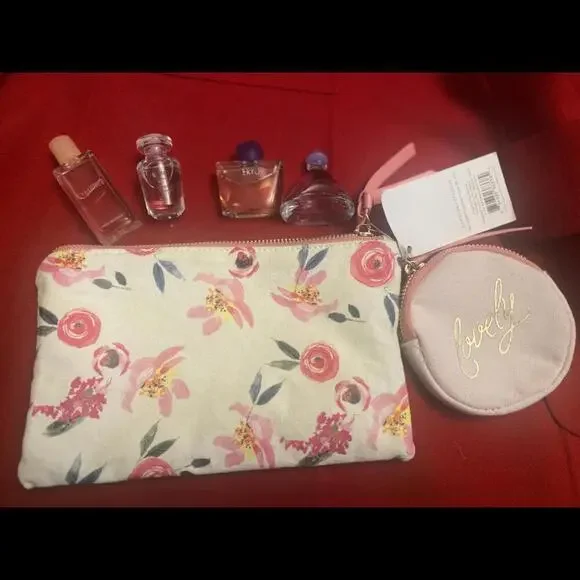NWT - Lovely Make up Bag with 4 Bottles of Perfume - Picture 1 of 5